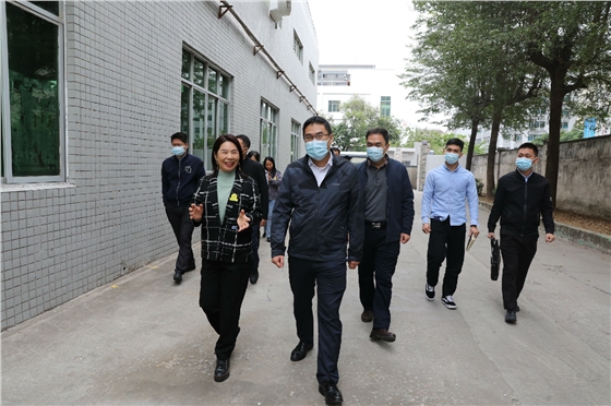 新湖街道黨工委褚宏書記一行參觀深圳和勝園區(qū) 新湖街道黨工委褚宏書記一行參觀深圳和勝園區(qū)